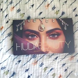 Huda Beauty Desert Dusk Palette (like new)